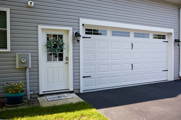 24/7 Emergency Garage Door Panel Replacement experts in Leesburg, VA